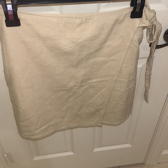 Forever 21 Tan Brown Beige Faux Mini Wrap Linen Skirt sz M EUC Sexy Simple - Picture 15 of 16